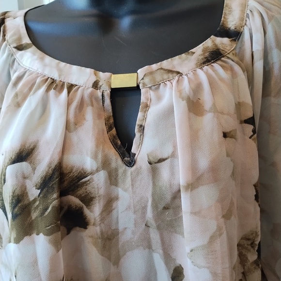 CALVIN KLEIN WOMEN’S SIZE XS FLORAL LINED LIGHTWEIGHT CLASSY BLOUSE. - Picture 3 of 12